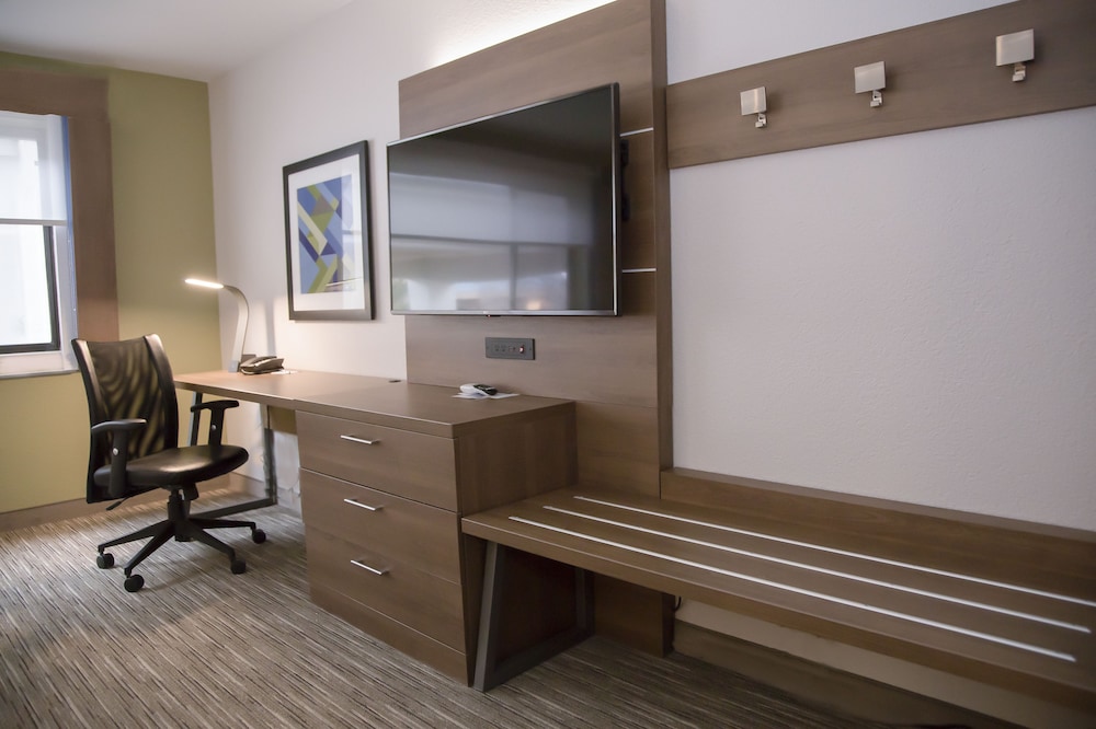holiday inn express and suites colorado springs north by ihg