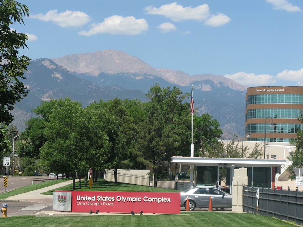 holiday inn express and suites colorado springs north by ihg