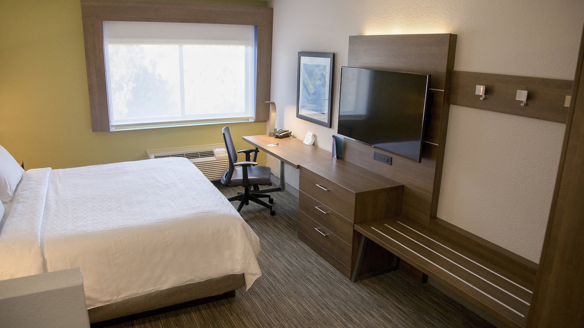 holiday inn express and suites colorado springs north by ihg