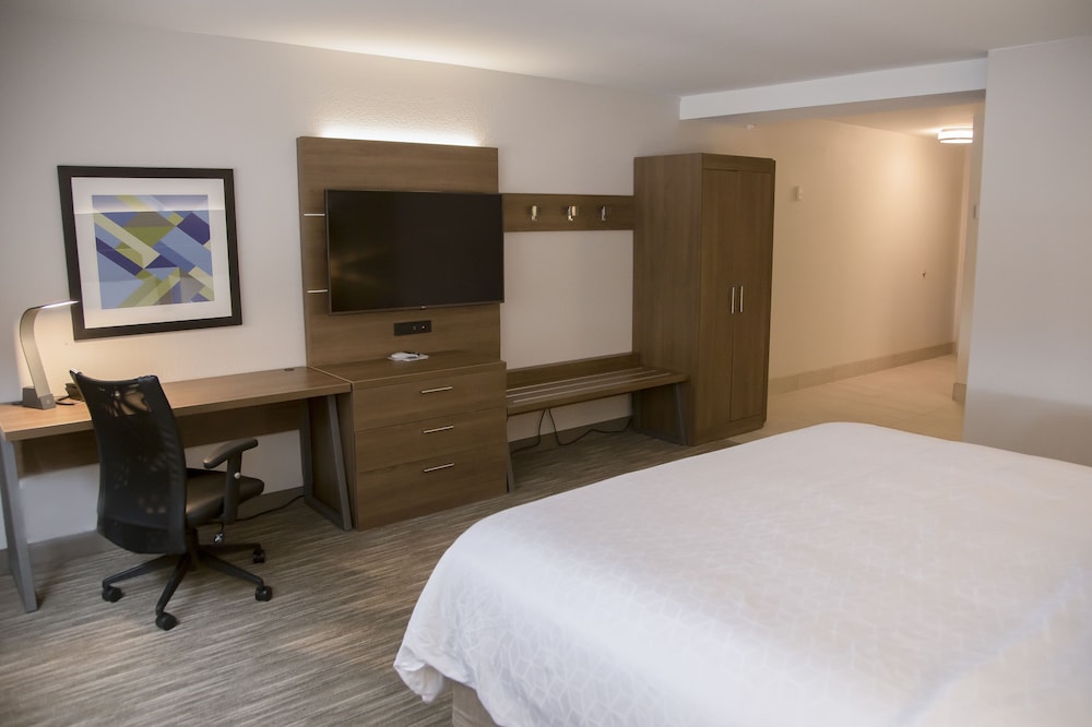 holiday inn express and suites colorado springs north by ihg