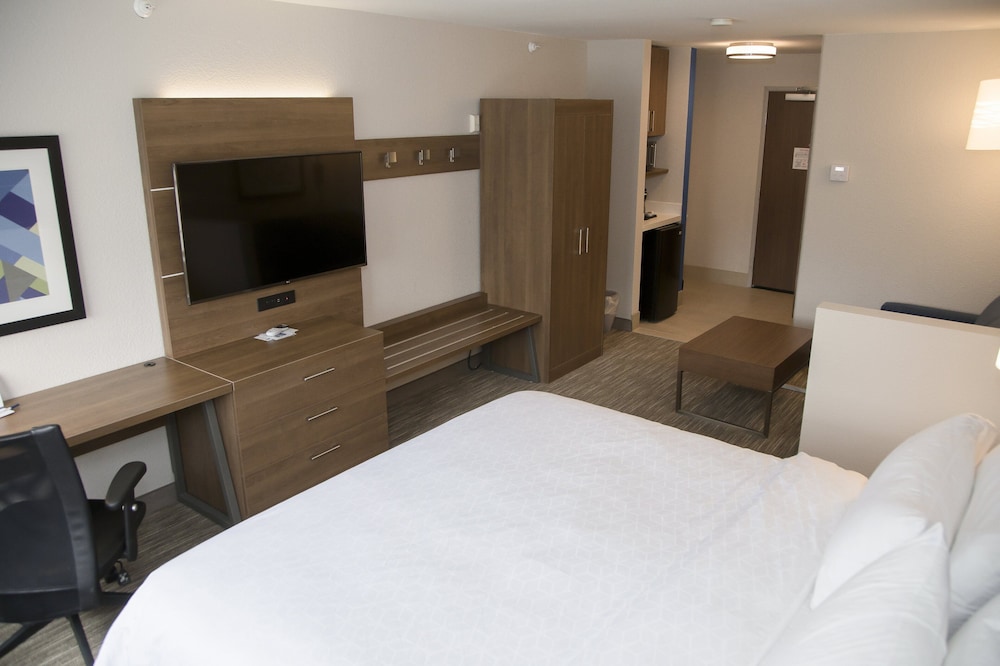 holiday inn express and suites colorado springs north by ihg