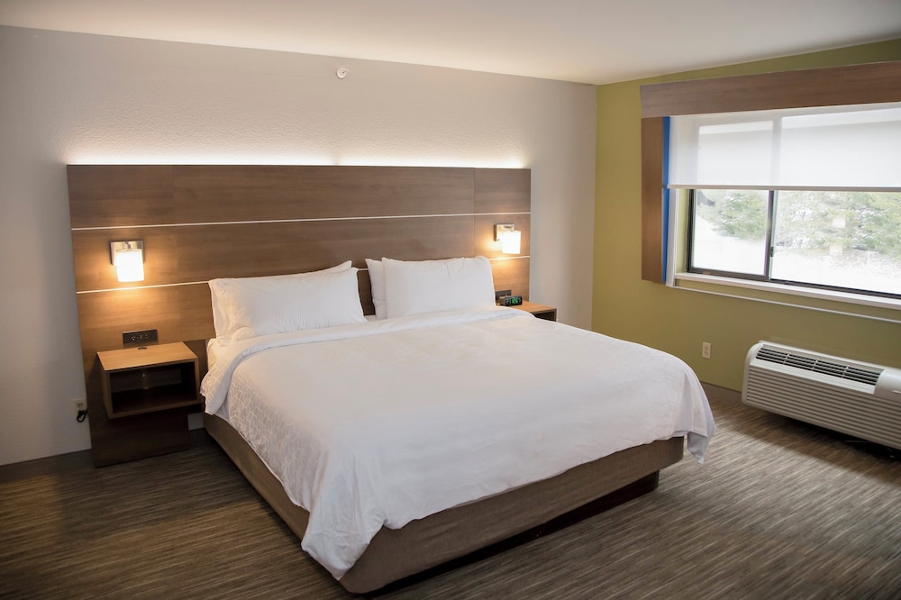 holiday inn express and suites colorado springs north by ihg