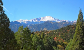holiday inn express and suites colorado springs north by ihg