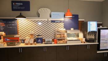 holiday inn express and suites colorado springs north by ihg