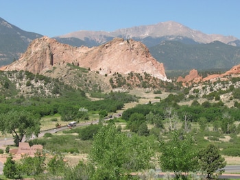 holiday inn express and suites colorado springs north by ihg