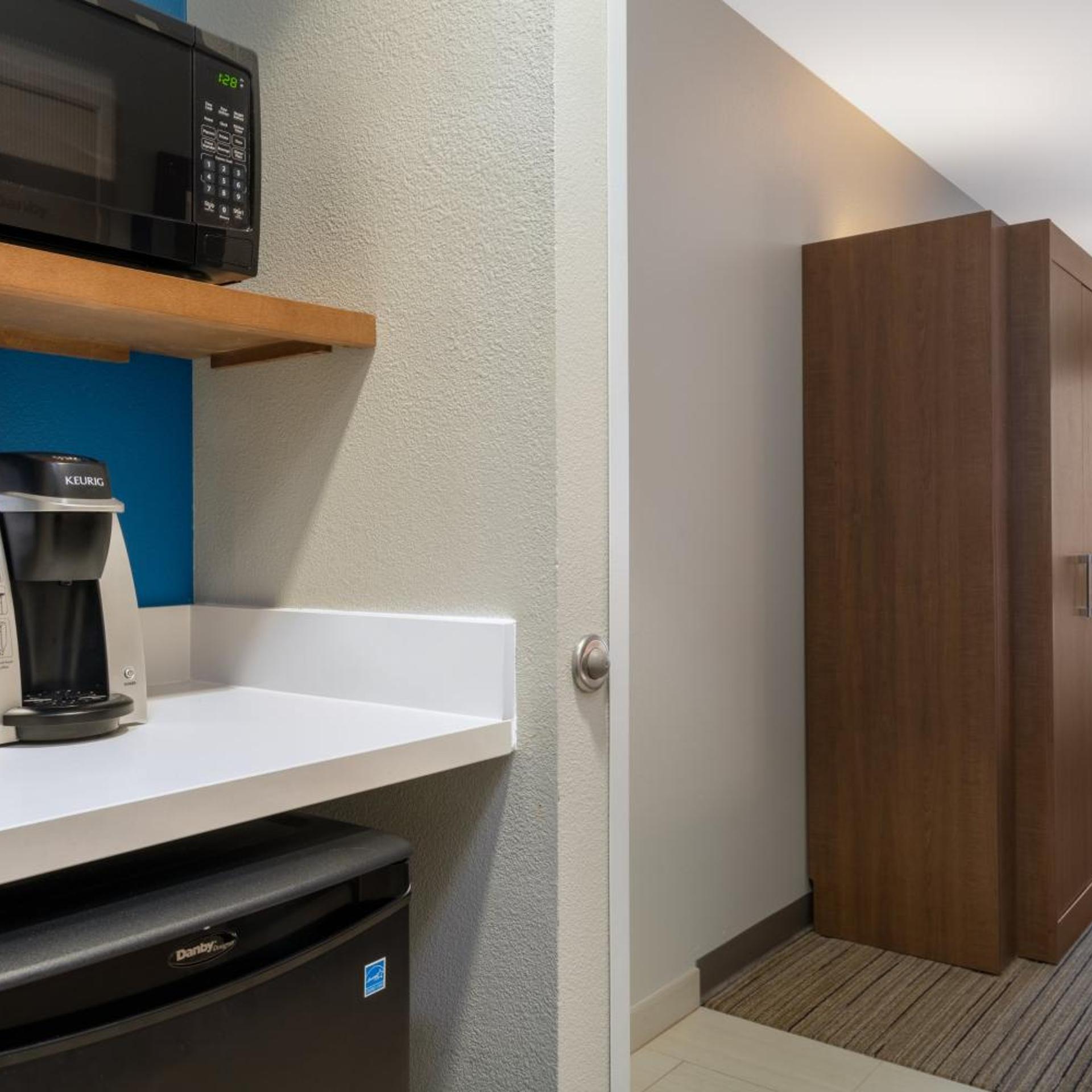 holiday inn express colorado springs airport by ihg