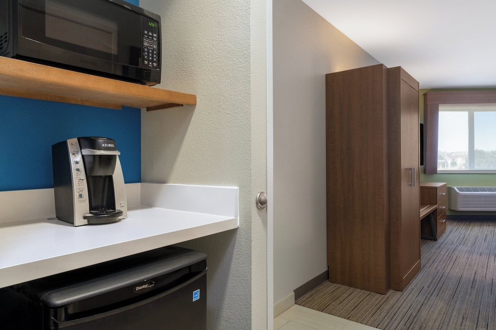 holiday inn express colorado springs airport by ihg