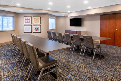 holiday inn express colorado springs airport by ihg
