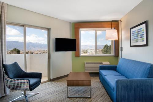 holiday inn express colorado springs airport by ihg