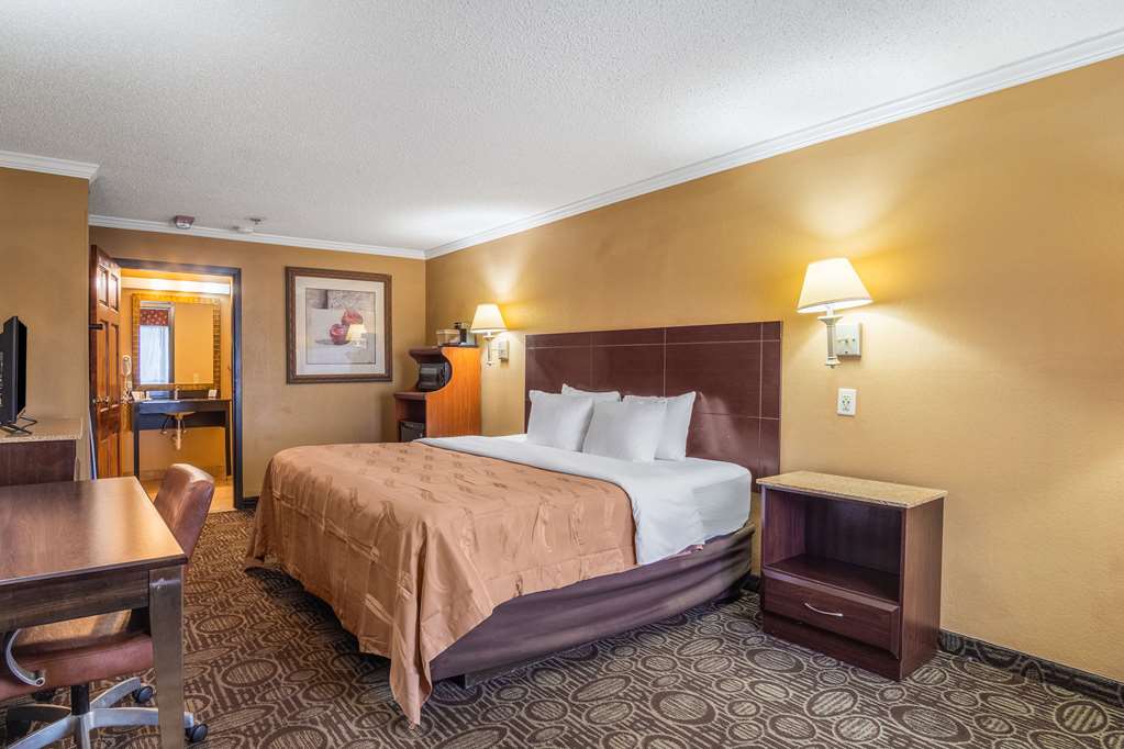 quality inn and suites ft jackson maingate