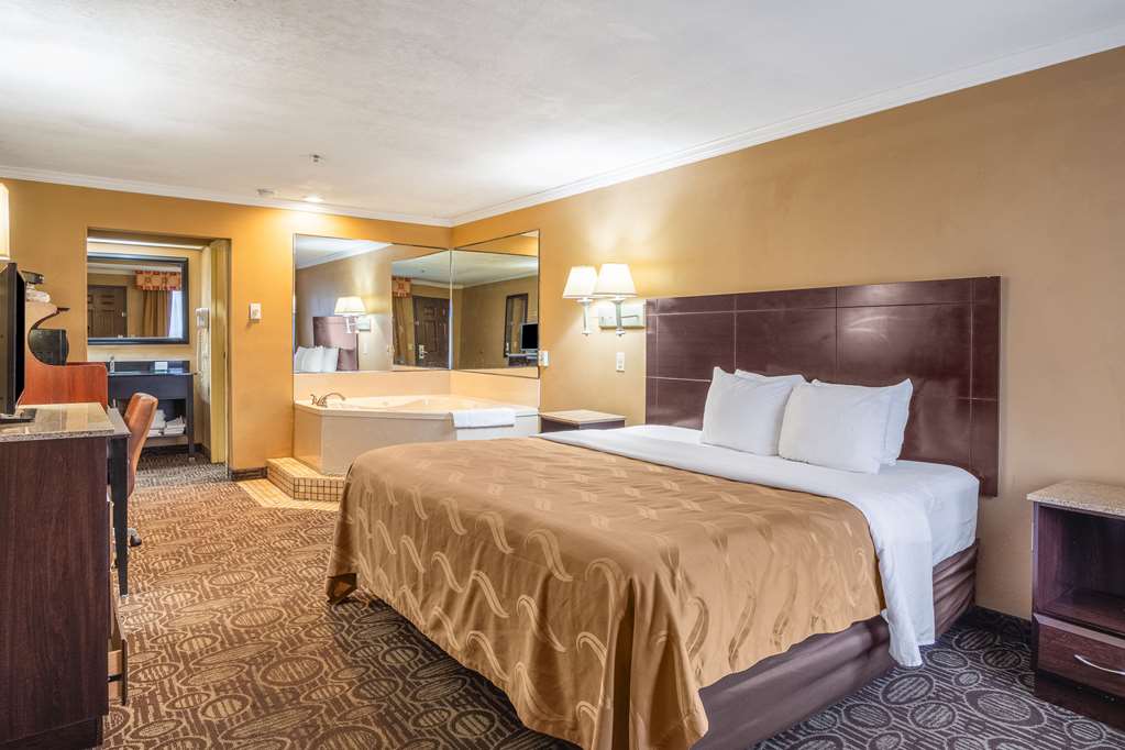 quality inn and suites ft jackson maingate
