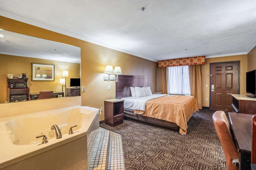 quality inn and suites ft jackson maingate