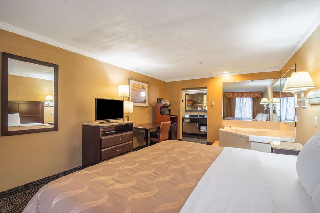 quality inn and suites ft jackson maingate