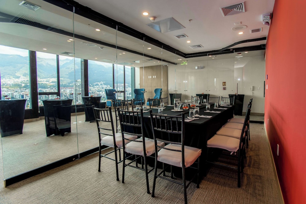 hampton by hilton quito la carolina park