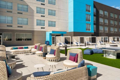 hotel lela wilmington tapestry collection by hilton