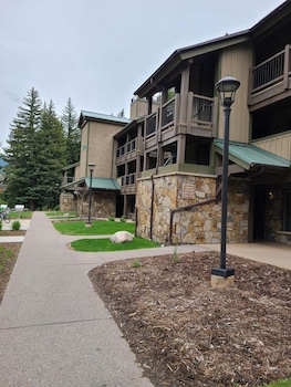 bluegreen streamside at vail