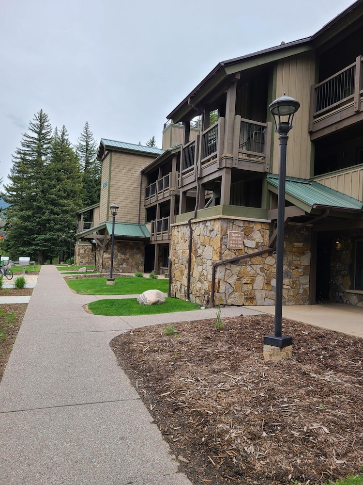 bluegreen streamside at vail