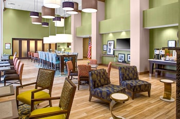 hampton inn and suites syracuse north airport area