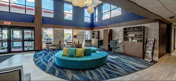 Holiday Inn & Suites Syracuse Airport - Liverpool By Ihg,New York>>Liverpool,4 star