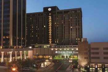 Doubletree By Hilton Omaha Downtown,Douglas>>Carter Lake,4 star