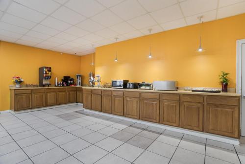 americas best value inn tulsa at i 44