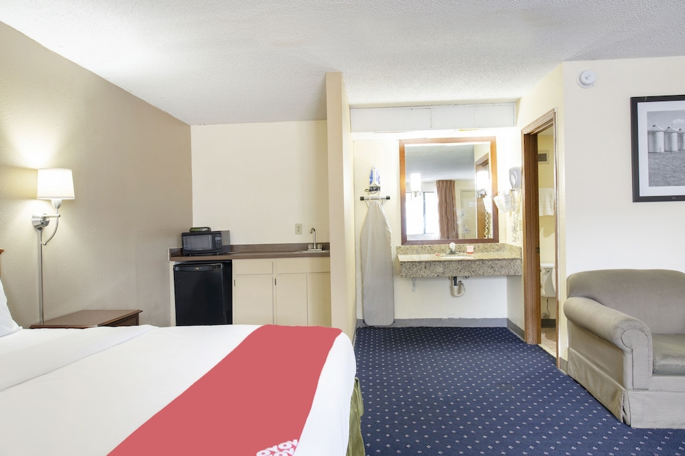 oyo hotel tulsa international airport