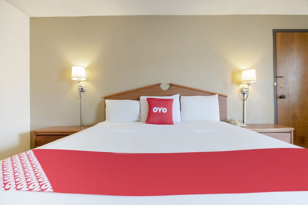 oyo hotel tulsa international airport