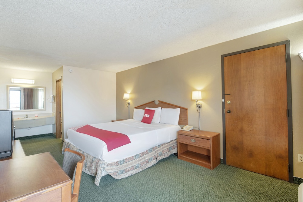oyo hotel tulsa international airport