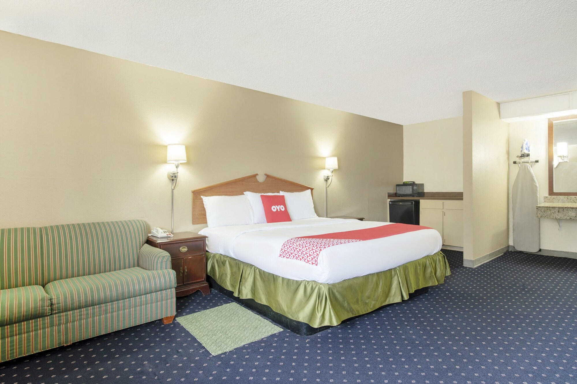 oyo hotel tulsa international airport