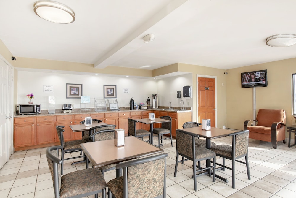 oyo hotel tulsa international airport