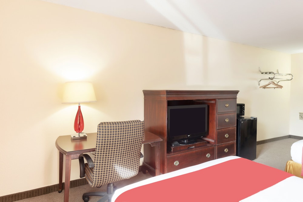 oyo hotel tulsa international airport
