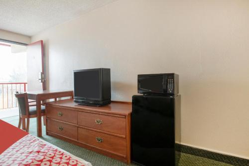 oyo hotel tulsa international airport