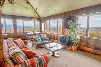 Mountain View Resort,263 Main Street,2 star