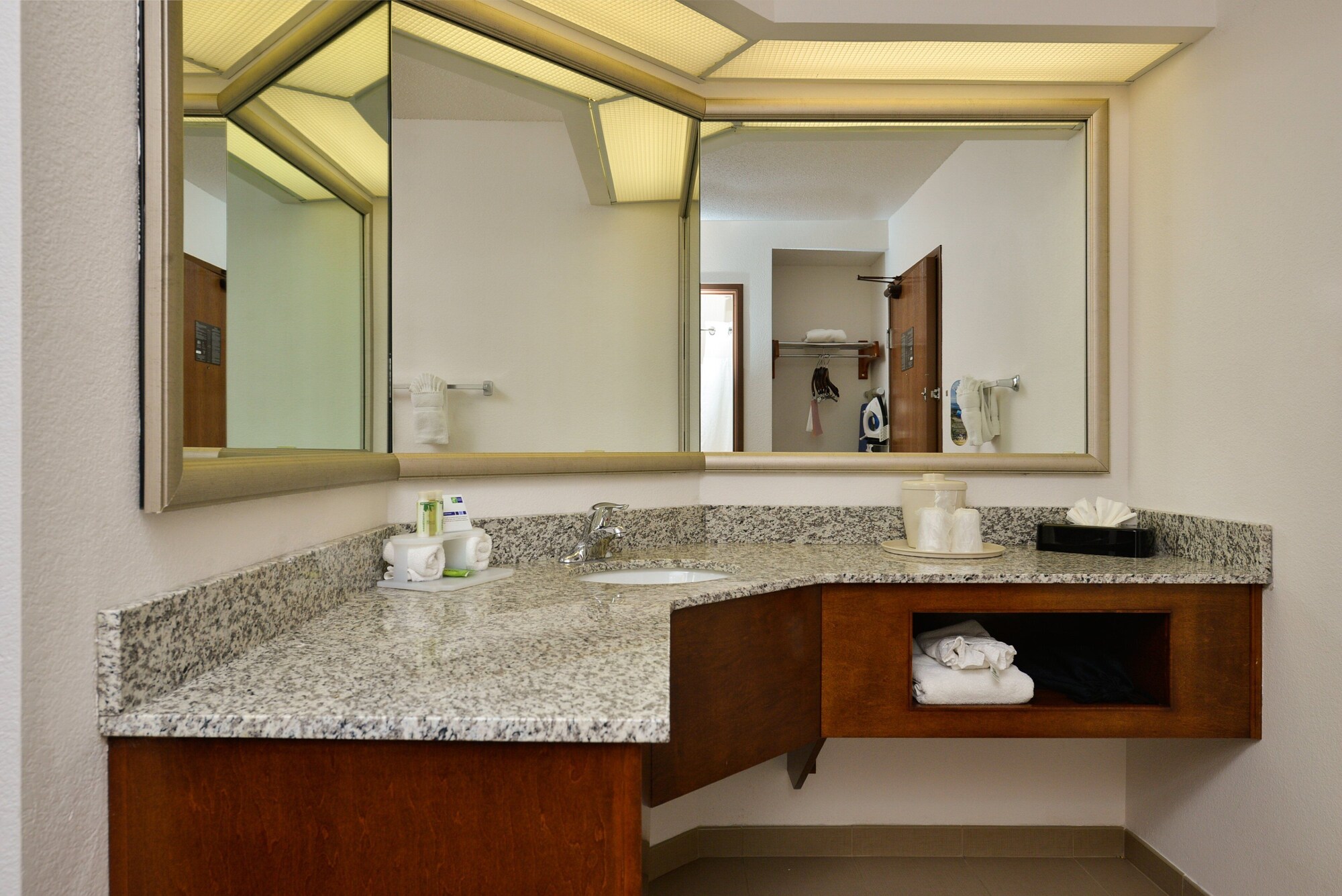 holiday inn express boston milford by ihg