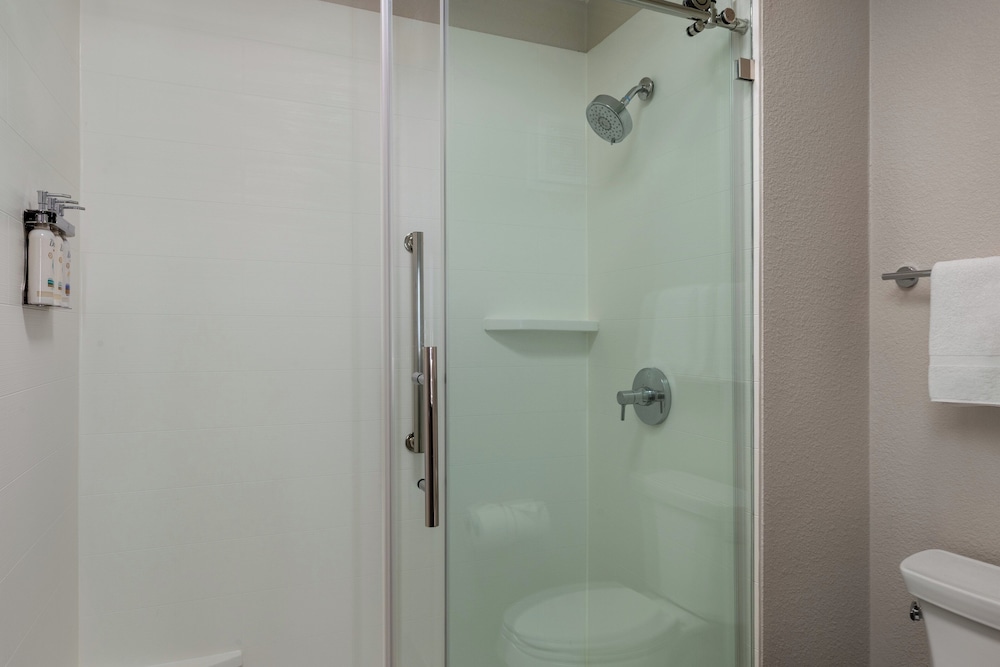 holiday inn express boston milford by ihg