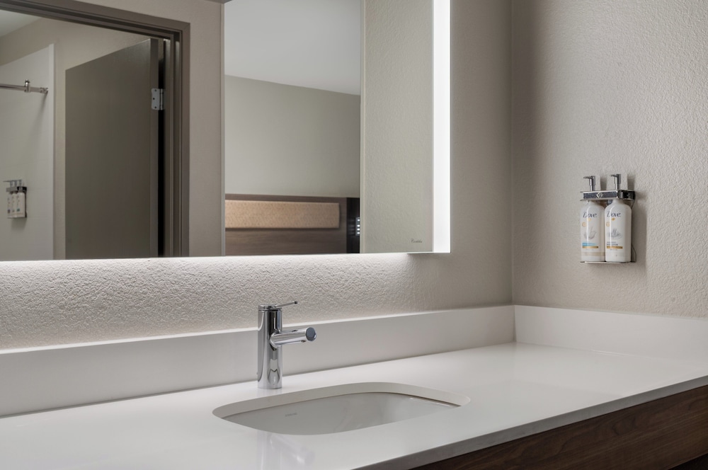 holiday inn express boston milford by ihg