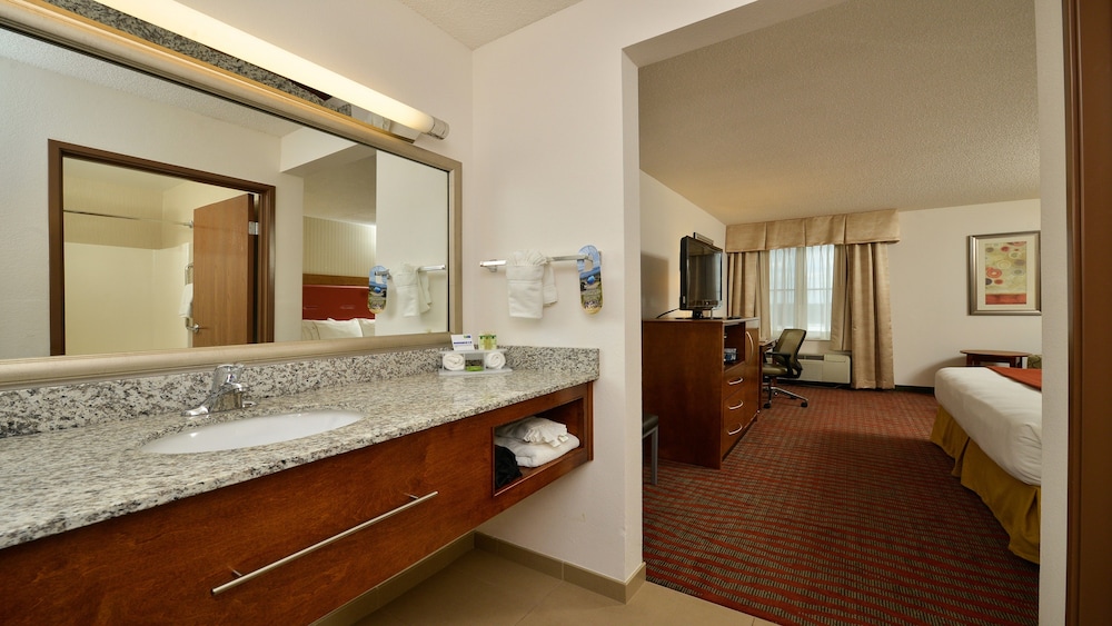 holiday inn express boston milford by ihg