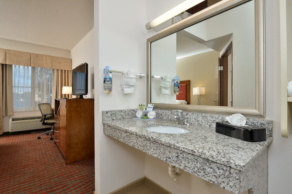 holiday inn express boston milford by ihg