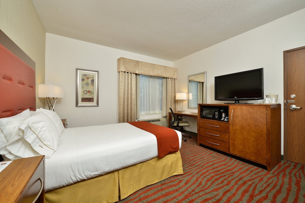 holiday inn express boston milford by ihg