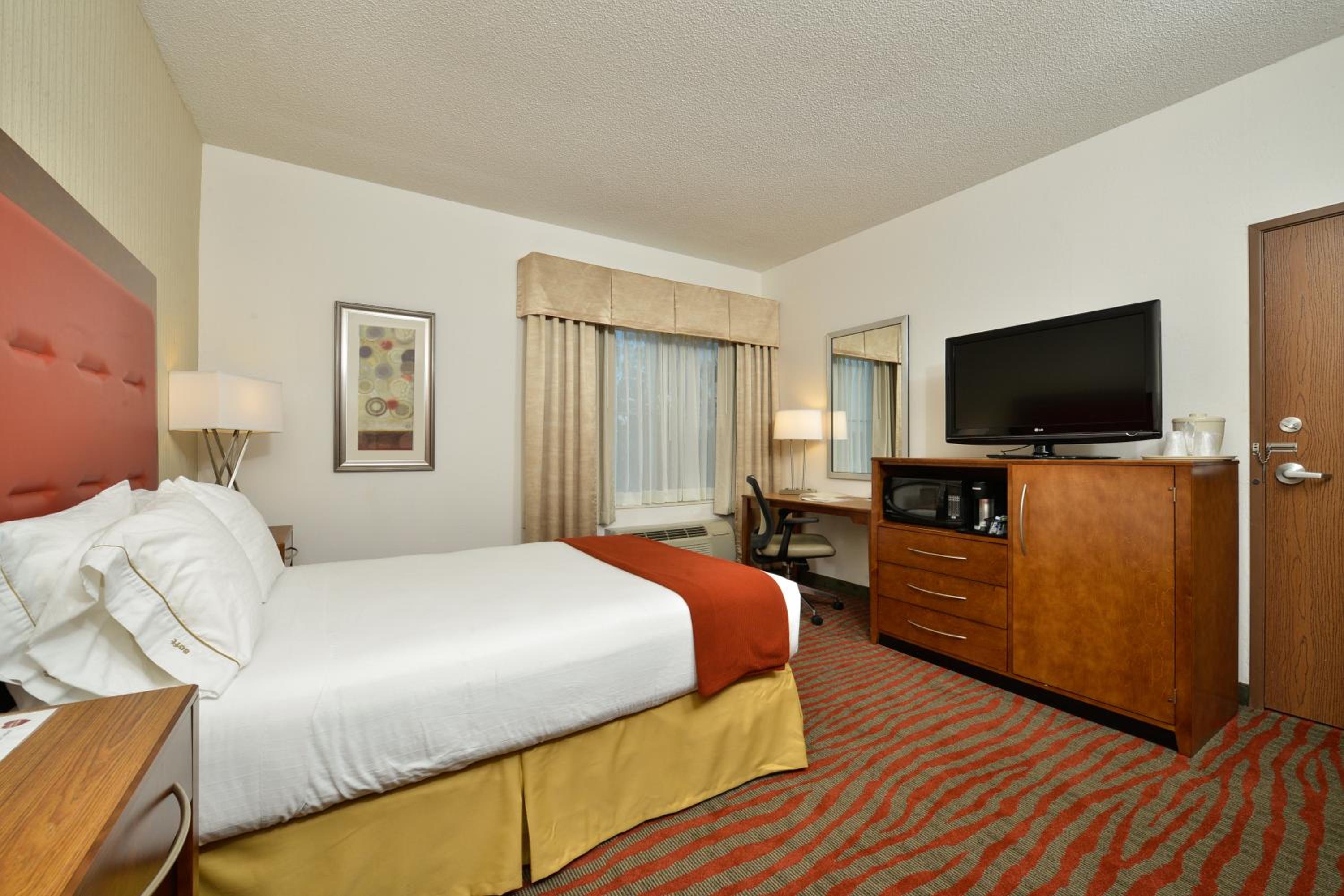 holiday inn express boston milford by ihg