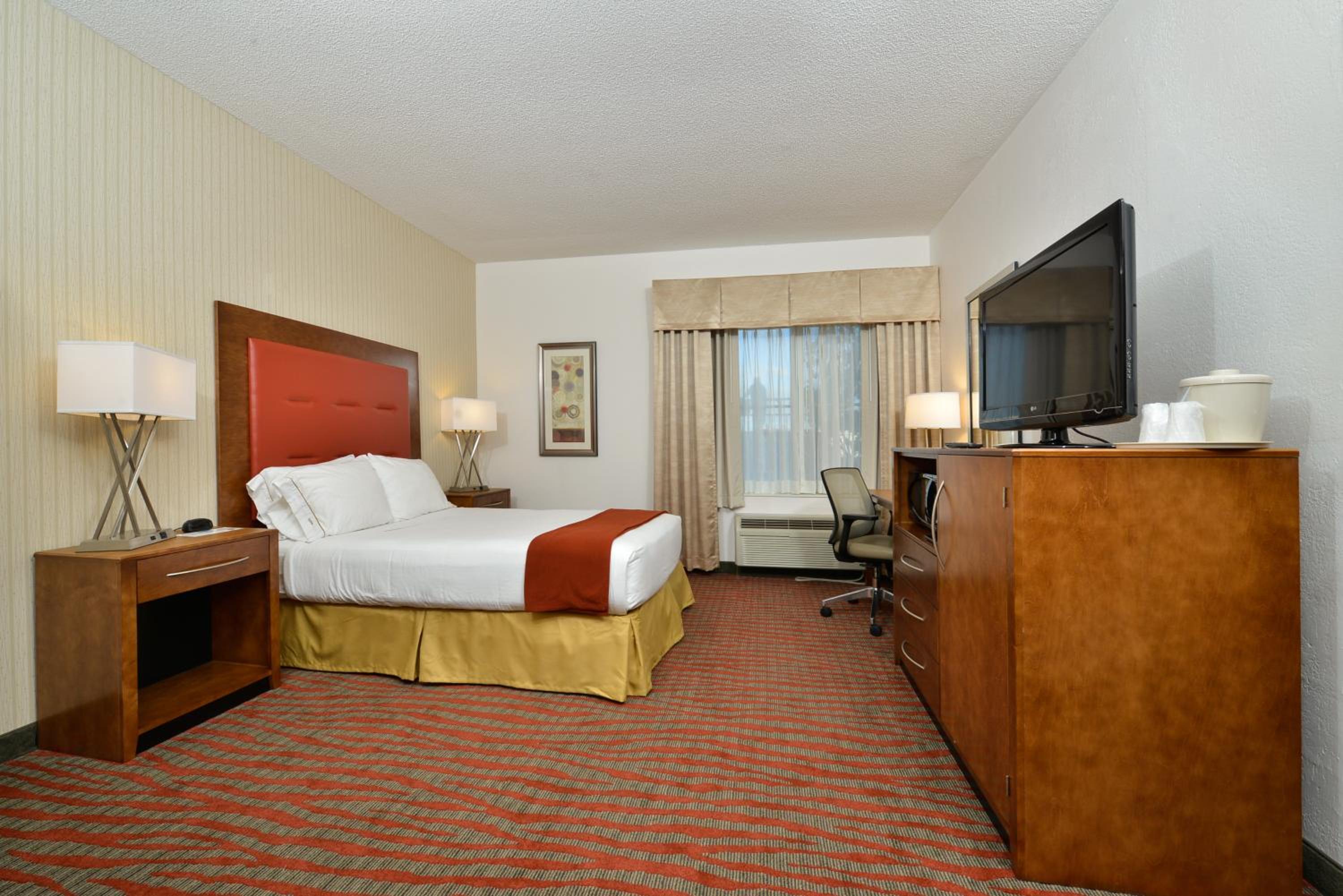 holiday inn express boston milford by ihg