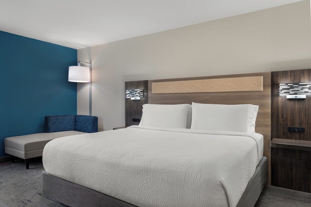 holiday inn express boston milford by ihg