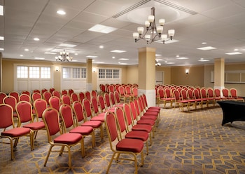 Holiday Inn Hotel & Suites Boston - Peabody By Ihg,Peabody>>Boston,3 star