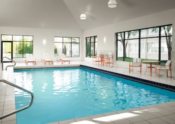 Holiday Inn Hotel & Suites Boston - Peabody By Ihg,Peabody>>Boston,3 star