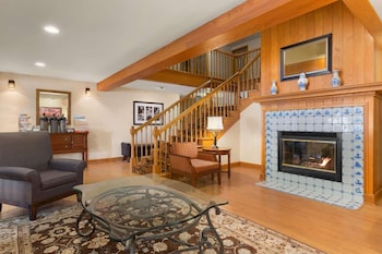 Country Inn & Suites By Radisson, Holland, Mi,Holland Charter Township>>Holland,3 star