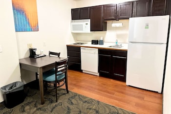mainstay suites madison airport