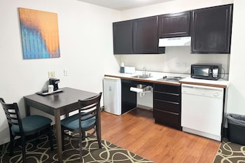mainstay suites madison airport