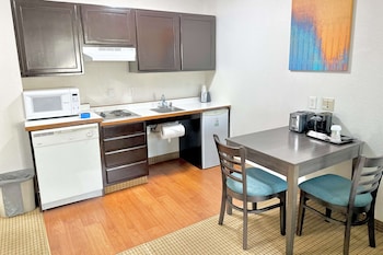 mainstay suites madison airport