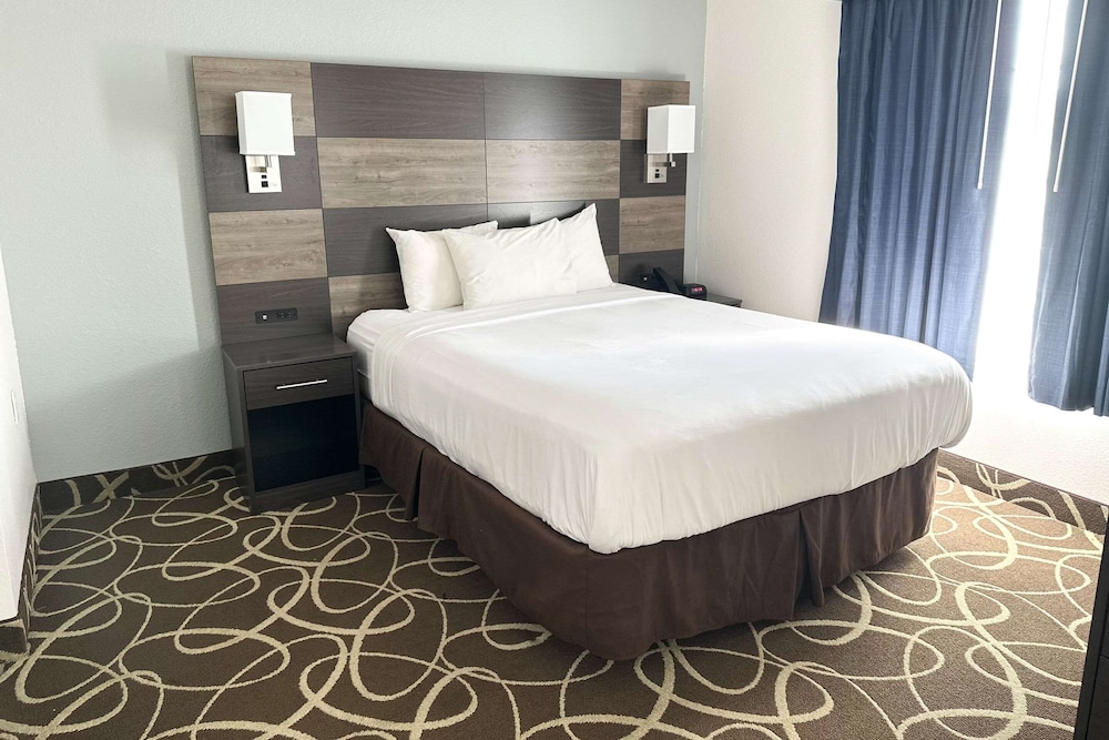 mainstay suites madison airport