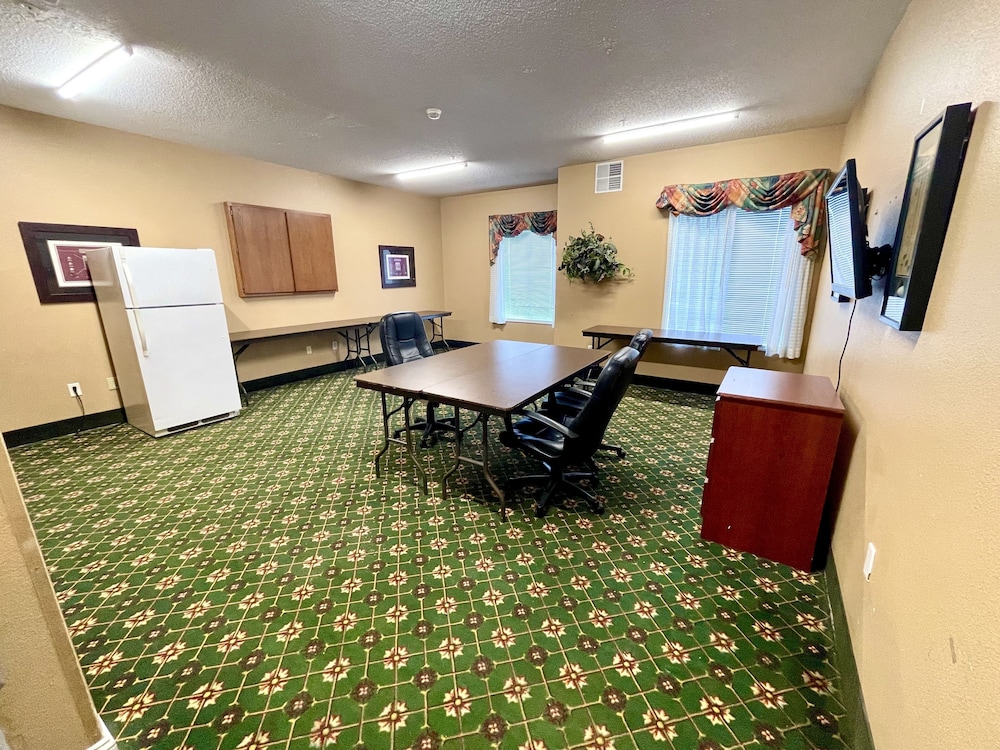 mainstay suites madison airport